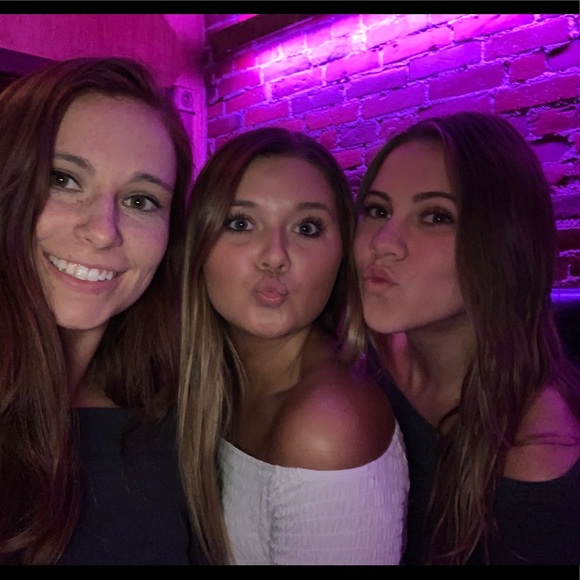 ✨ MEET THE POSHER ✨ - Picture 3 of 3